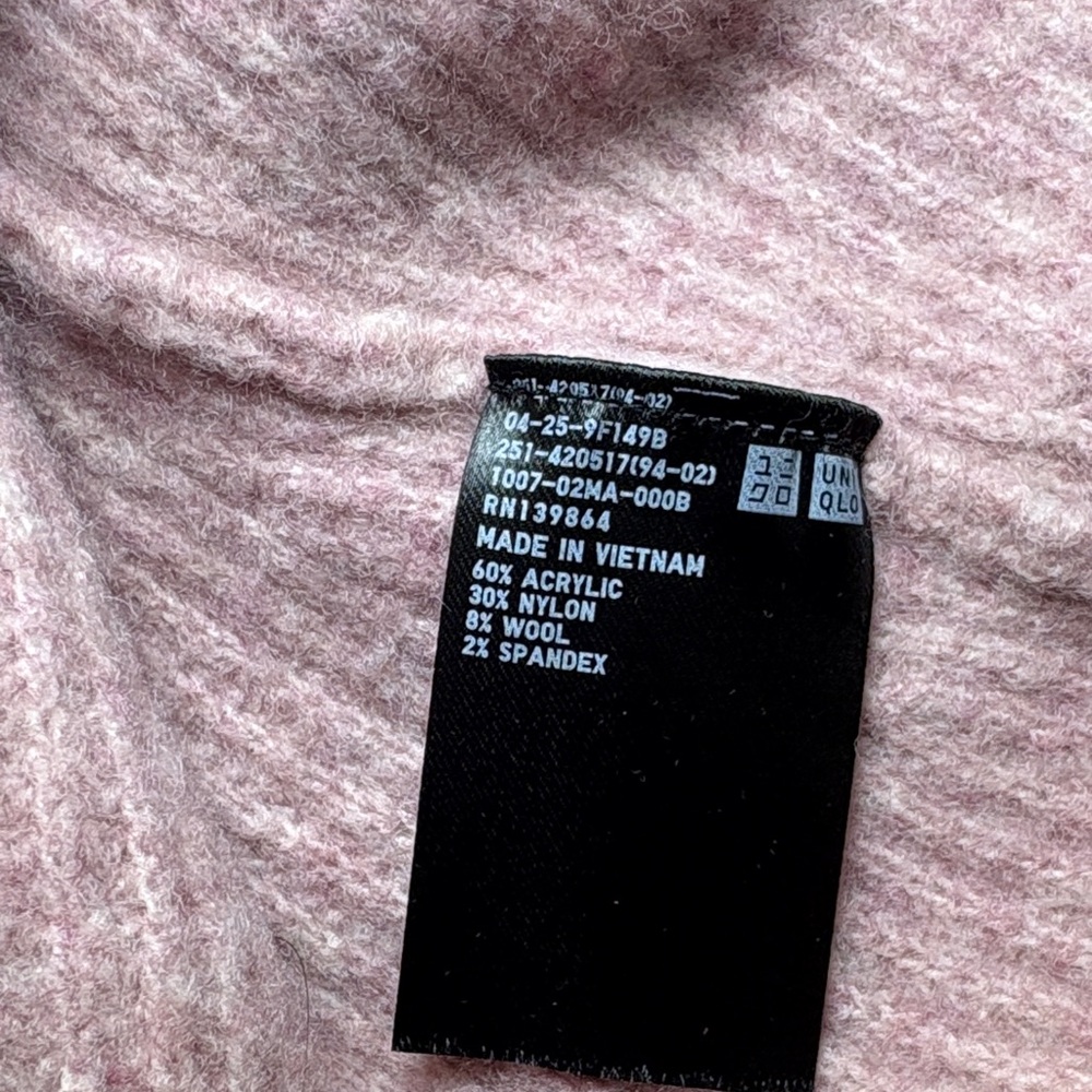 Uniqlo Soft Pink V-Neck Sweater - Picture 8 of 9